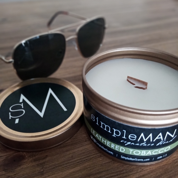 Hand-poured, crackling wick 8oz candles - Picture 9 of 10